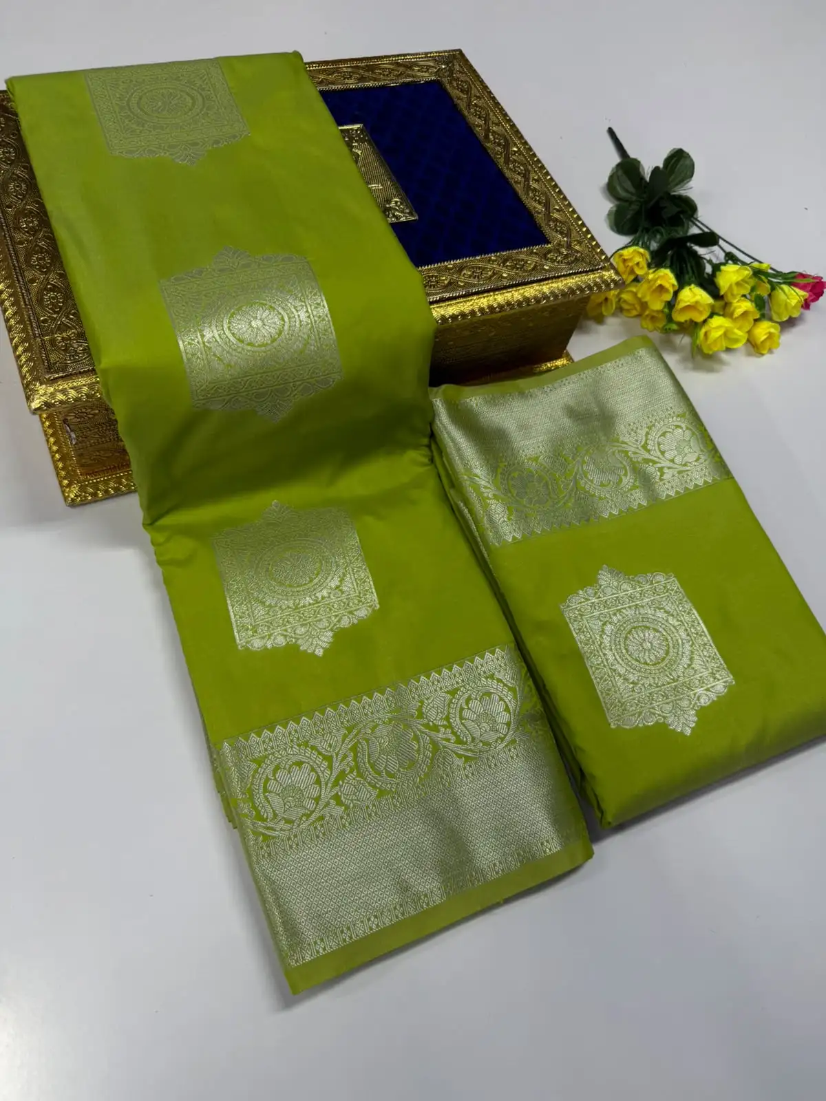 Floral Square Box Zari Butta Floral Border Semi Kanchipuram Silk Saree